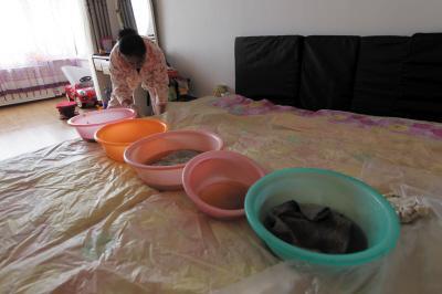 莱州楼上漏水，住户失联，小区没物管，业主维权难！律师来支招……